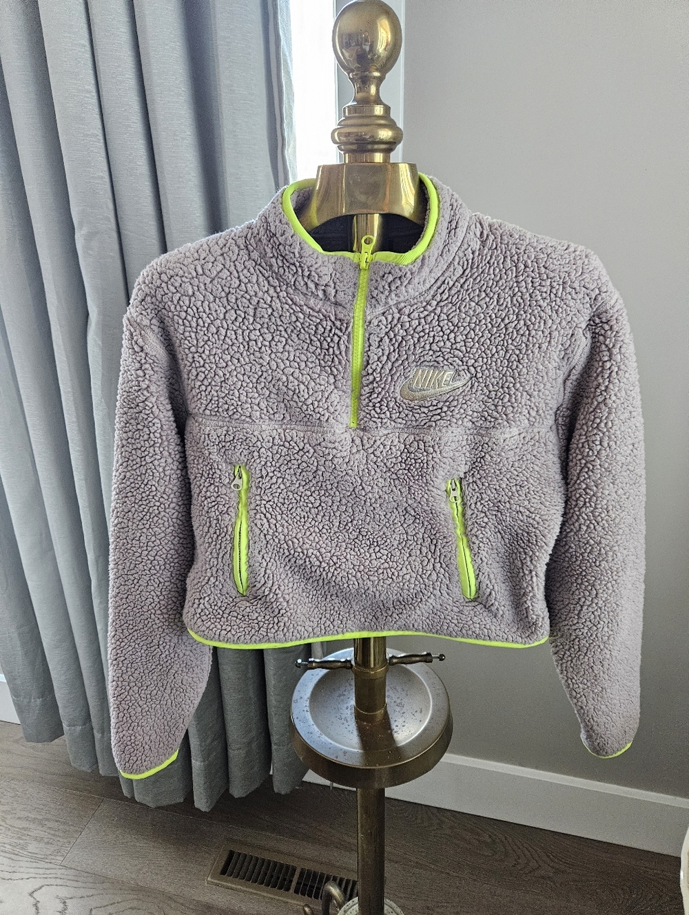 Bundle 3/$40 Nike Cropped Sherpa Pullover with Neon Yellow Trim Size Xs